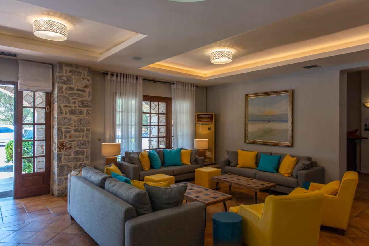 Kastro Maini Hotel Areopoli Exterior photo